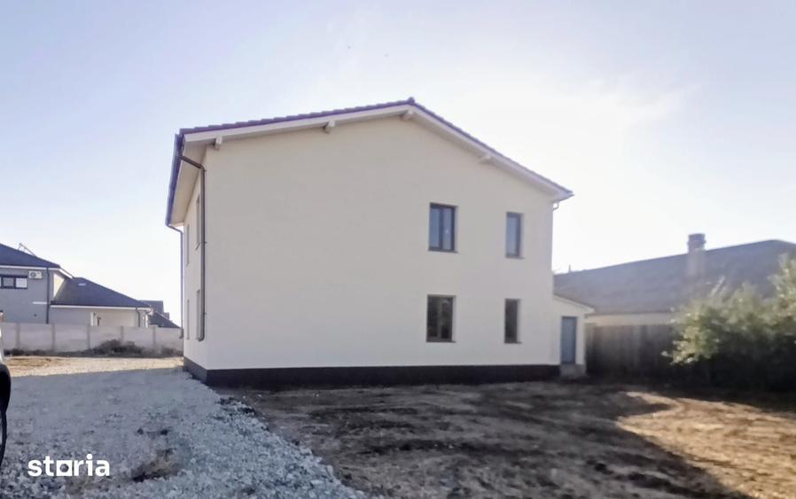 Casă cu 6 camere cu Teren 426 Mp în Agigea