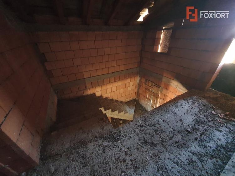 Casă individuală cu 5 camere cu Garaj în Uliuc