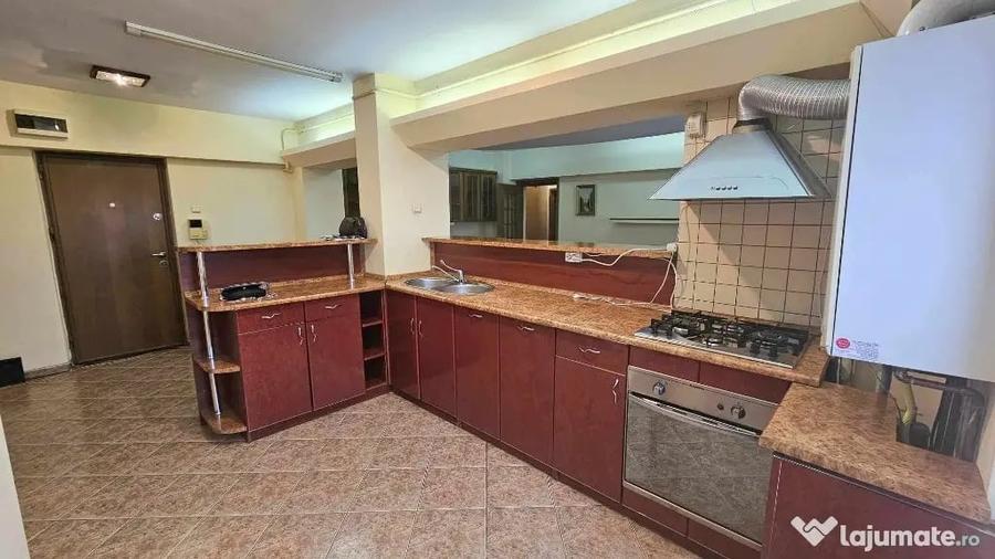 Apartament cu 3 camere decomandat în Independenței
