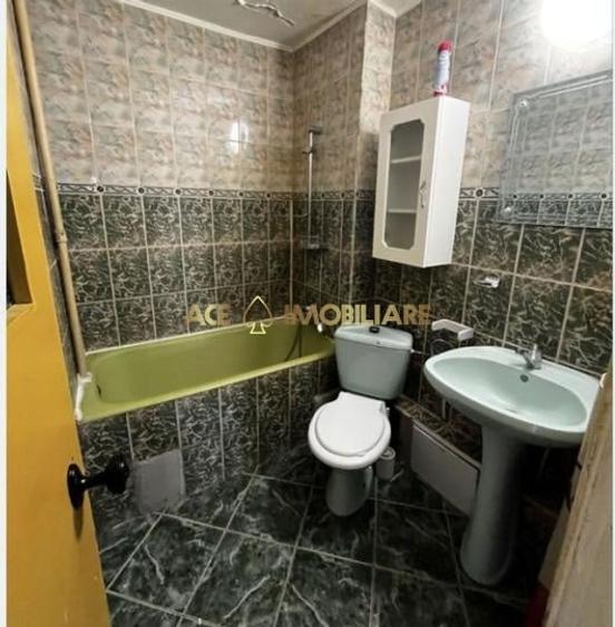 Apartament cu 4 camere decomandat, mobilat în Rahova