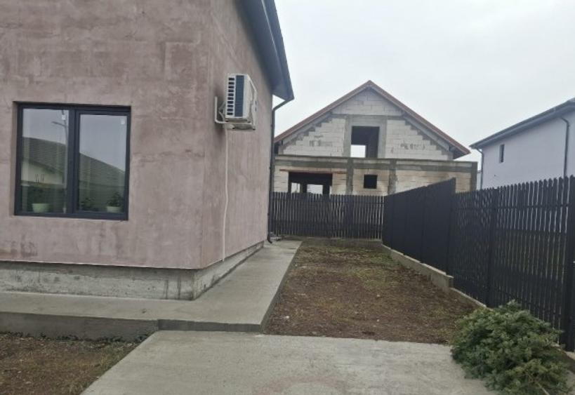 Casă individuală cu 3 camere cu Canalizare în Valu lui Traian