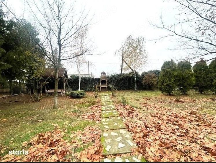 Casă cu 3 camere cu Teren 1566 Mp în Central