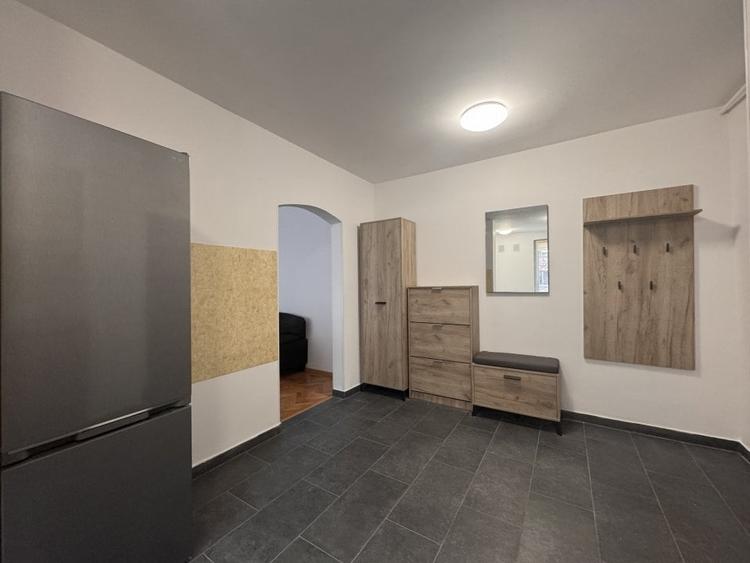 Apartament cu 3 camere semidecomandat, mobilat în Sălăjan