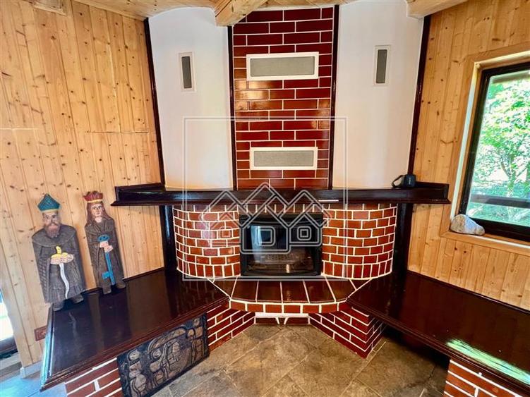 Casă individuală cu 4 camere cu Teren 2600 Mp în Central