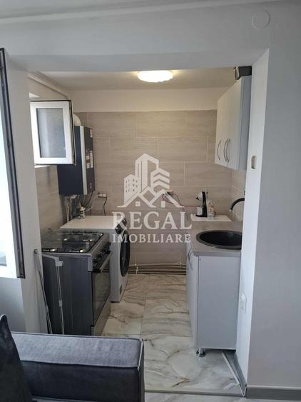 Apartament cu 2 camere semidecomandat, mobilat în Central