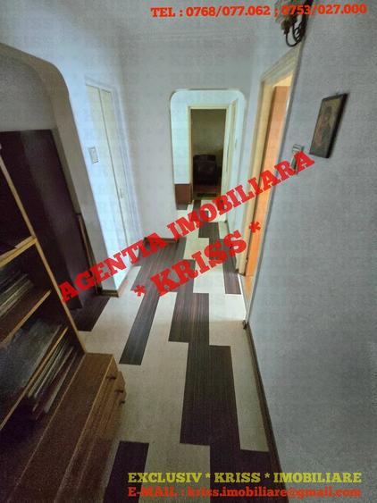 Apartament cu 4 camere decomandat în Negru Vodă