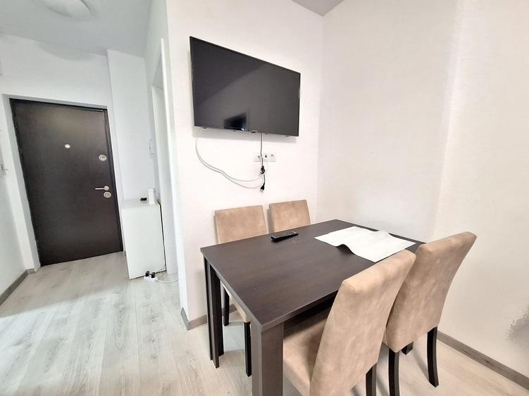 Apartament cu 3 camere semidecomandat în Florești
