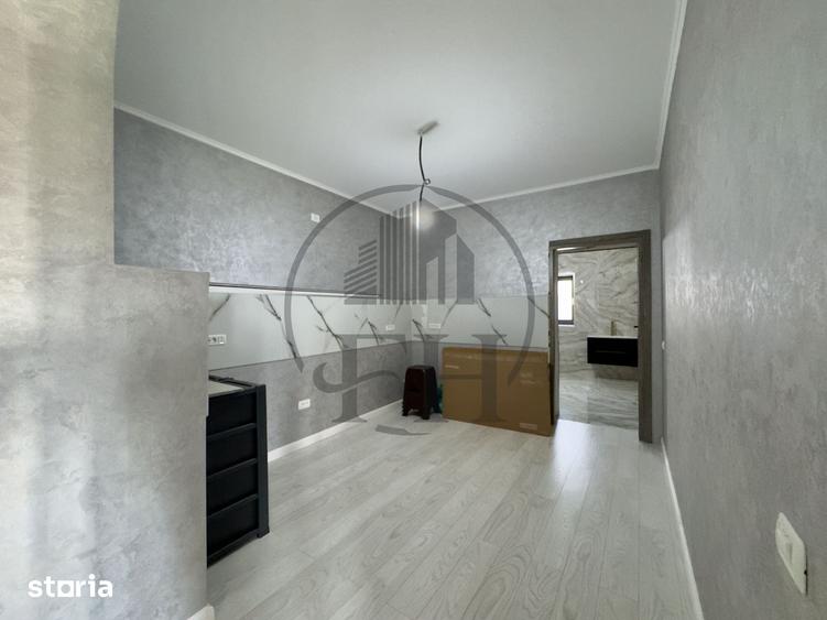 Casă cu 4 camere cu Teren 2561 Mp în Cobadin