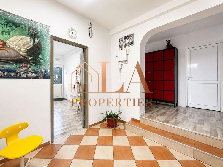 Casă individuală cu 7 camere cu Canalizare în Drumul Taberei