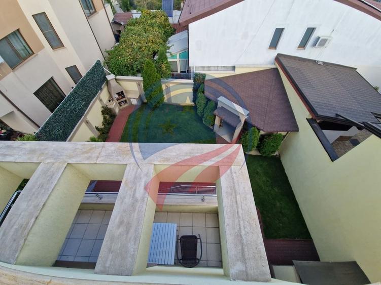 Casă individuală cu 5 camere cu Canalizare în Siloz