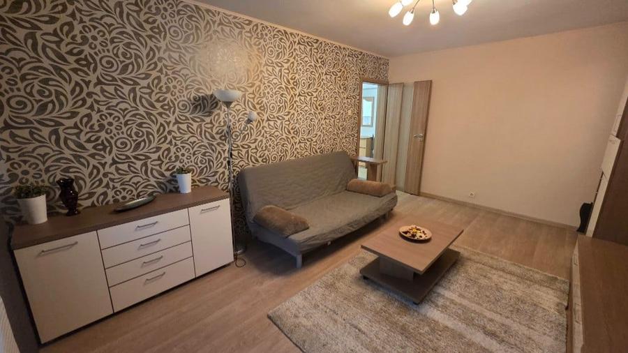 Apartament cu 3 camere decomandat în Sebastian