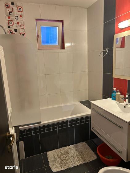 Apartament cu 3 camere în Micro 16