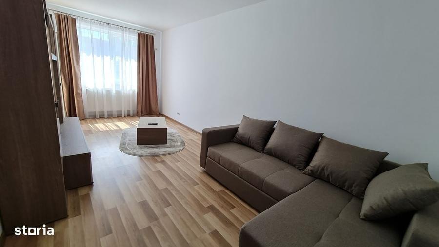 Apartament cu 3 camere decomandat în Metalurgiei