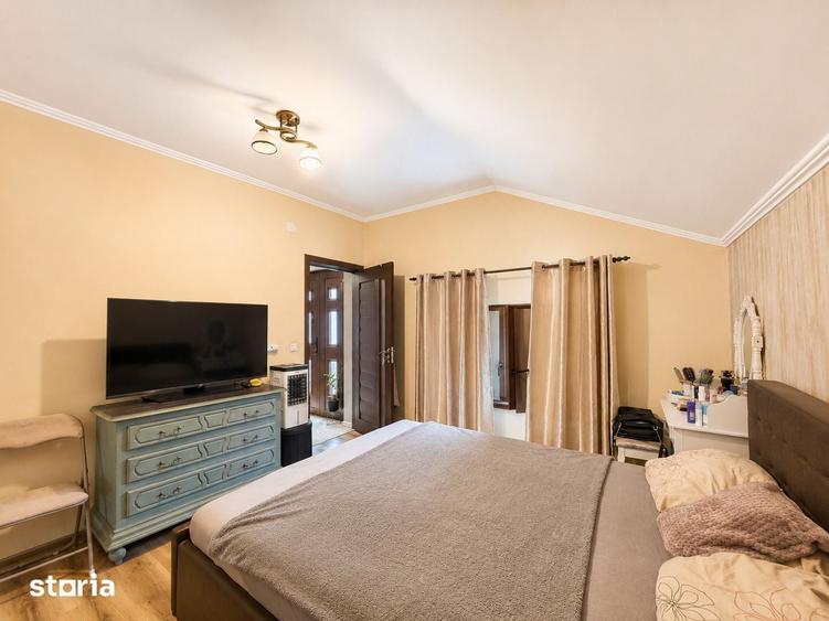 Casă cu 6 camere cu Teren 715 Mp în Central