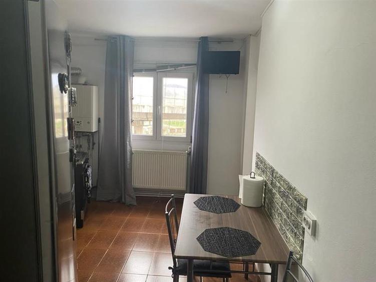 Apartament cu 2 camere decomandat, mobilat în Sud