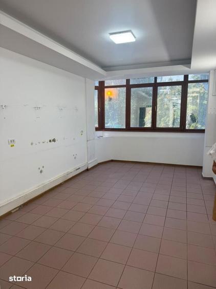 Spațiu comercial, de 90 mp, în Titan