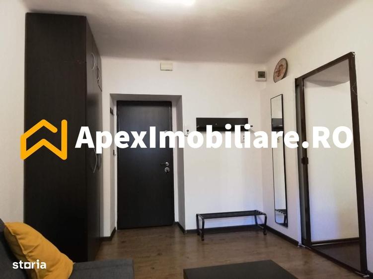 Garsonieră decomandată în P-ța Romană