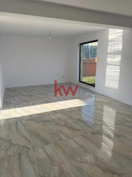 Casă individuală cu 4 camere cu Canalizare în Valea Lupului