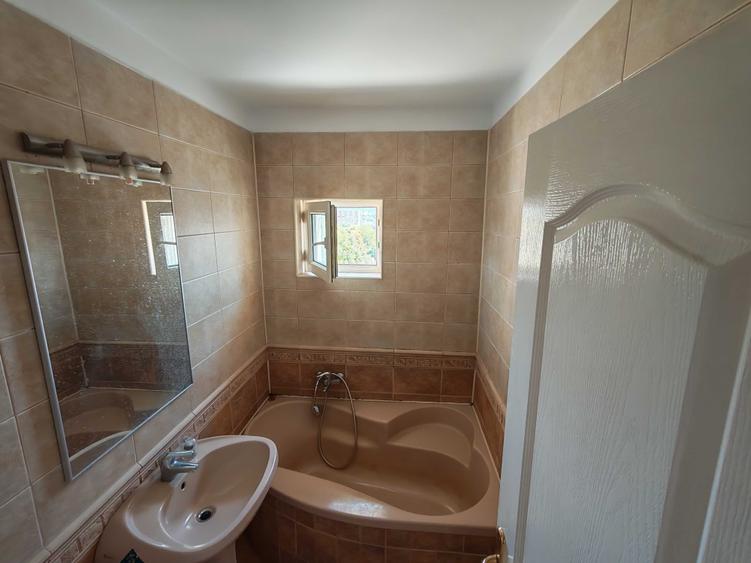 Apartament cu 2 camere decomandat în Exterior Vest