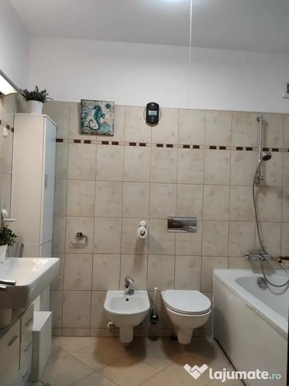 Apartament cu 3 camere decomandat în Foișorul de Foc