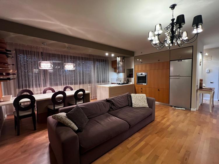 Apartament cu 3 camere decomandat în Lunei