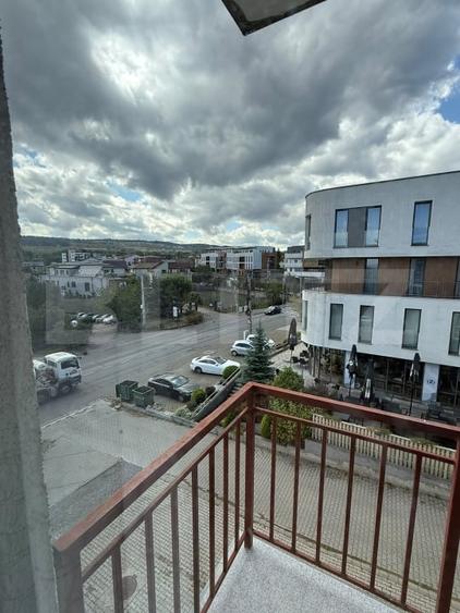 Apartament cu 2 camere semidecomandat, mobilat în Bună Ziua