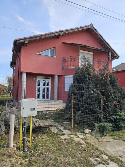 Casă individuală cu 5 camere cu Canalizare în Paleu