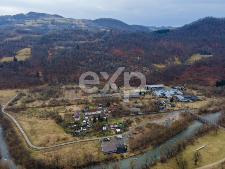 Spațiu industrial, de 5,000 mp, în Bucea