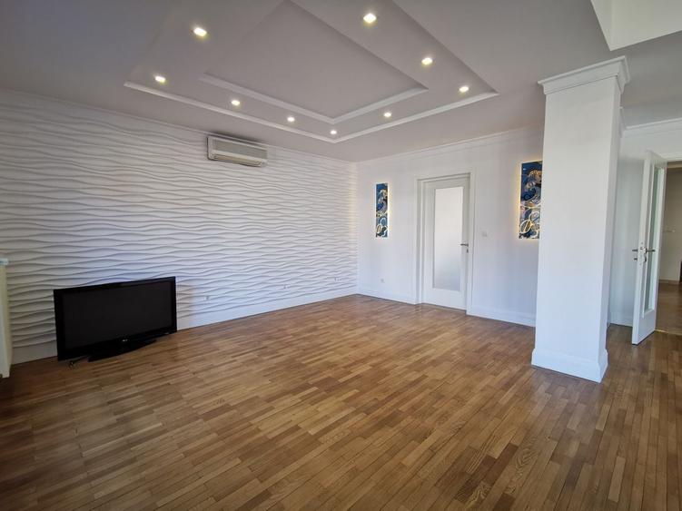 Casă individuală cu 8 camere cu Piscina în Iancu Nicolae