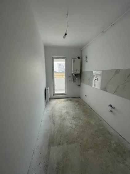 Garsonieră decomandată în Roșu