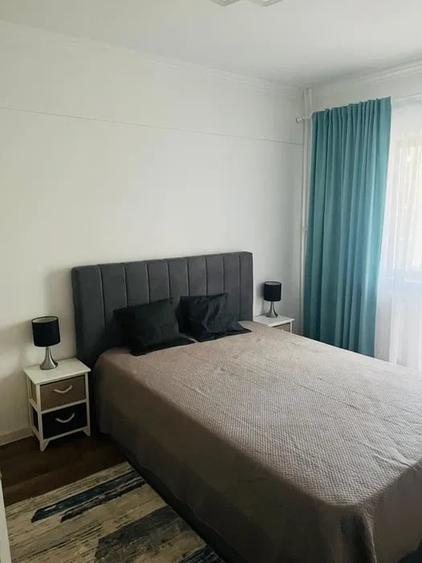 Apartament cu 3 camere decomandat, mobilat în Podul de Fier