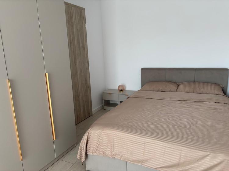 Apartament cu 2 camere semidecomandat în Berceni