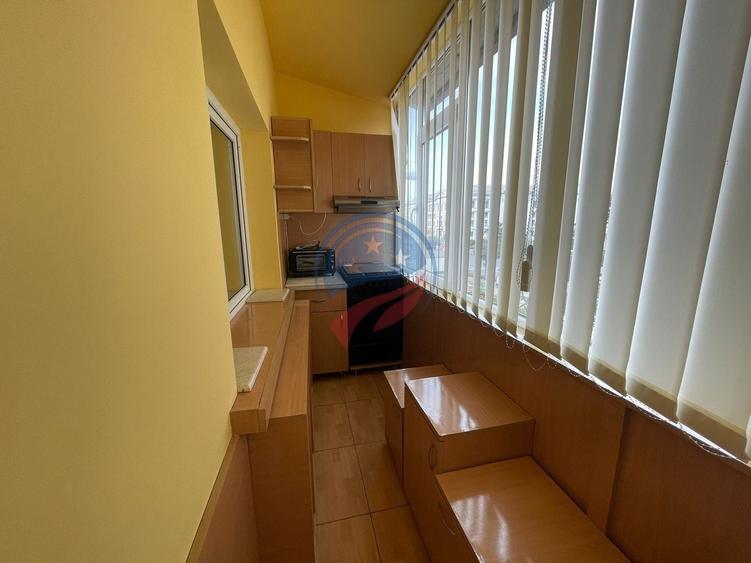 Apartament cu 3 camere semidecomandat în Central