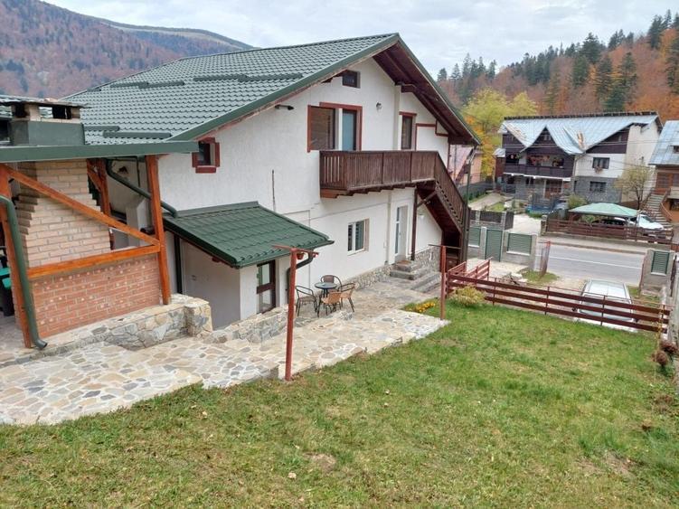 Casă cu 4 camere cu Teren 300 Mp în Central