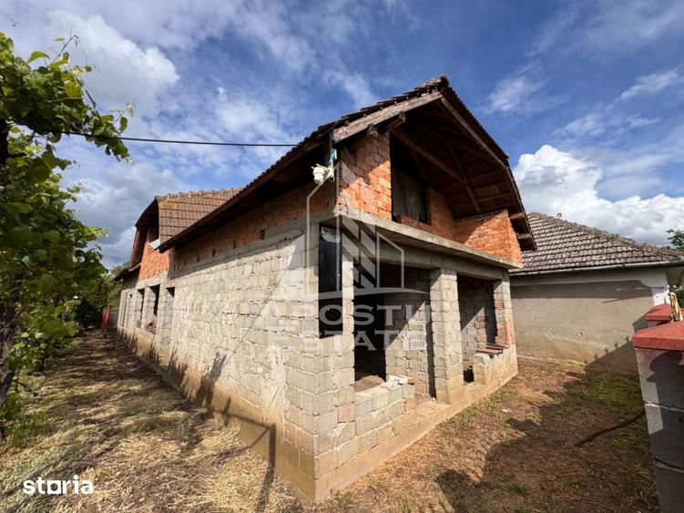 Casă cu Teren 1439 Mp în Central