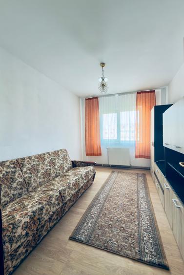 Apartament cu 3 camere decomandat în Răcădău