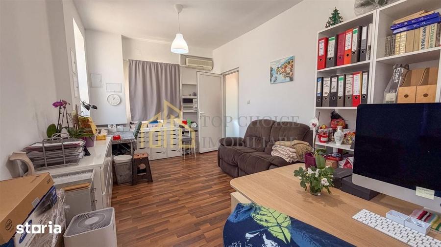 Apartament cu 8 camere în Tei