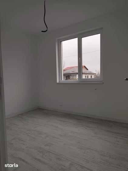 Casă cu 3 camere cu Teren 250 Mp în Crevedia