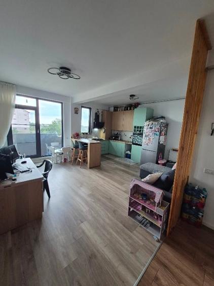Apartament cu 2 camere semidecomandat, mobilat în Agigea