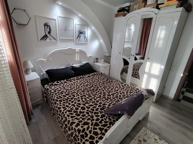 Apartament cu 3 camere decomandat în Berceni