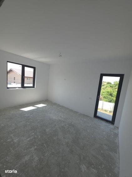 Casă cu 4 camere în Domnești