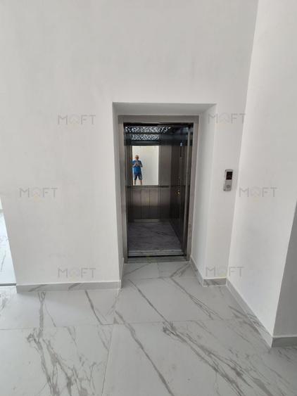Casă individuală cu 16 camere cu Canalizare în Ultracentral