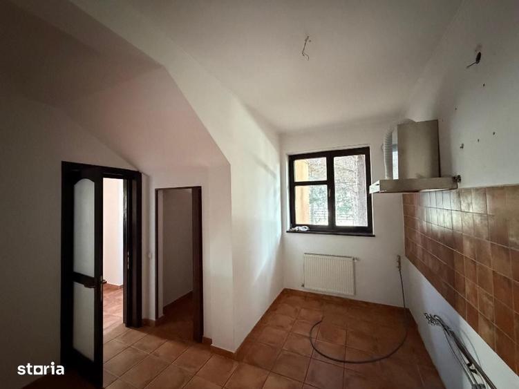 Casă cu 4 camere în Central