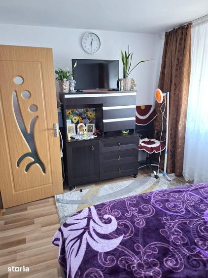Apartament cu 3 camere semidecomandat în Berca