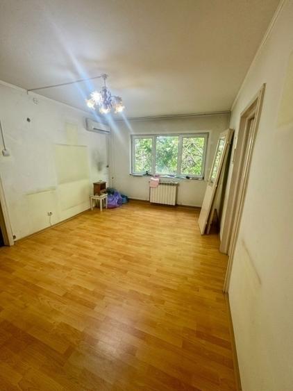 Apartament cu 2 camere semidecomandat în Podu Roș