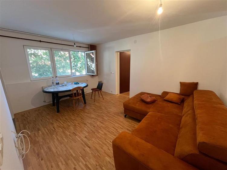 Apartament cu 3 camere semidecomandat în Nord