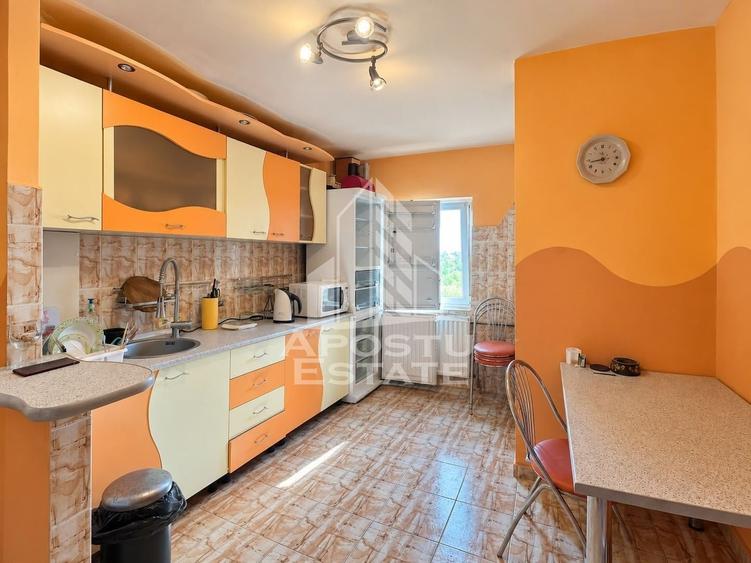 Apartament cu 3 camere decomandat, mobilat în Aurel Vlaicu