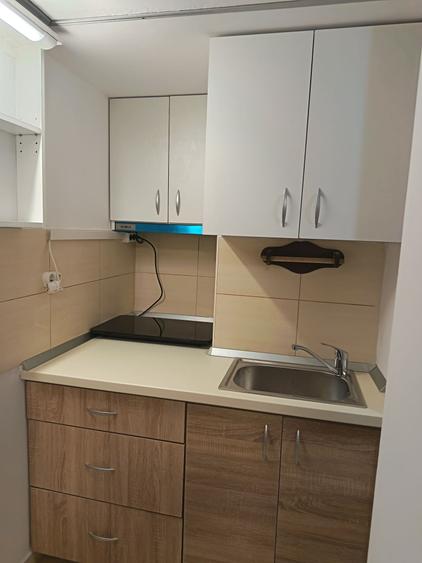 Inchiriez garsoniera renovata in zona Rogerius langa Scoala 11 - 12