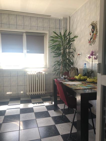 Apartament cu 4 camere nedecomandat, mobilat în Brâncoveanu