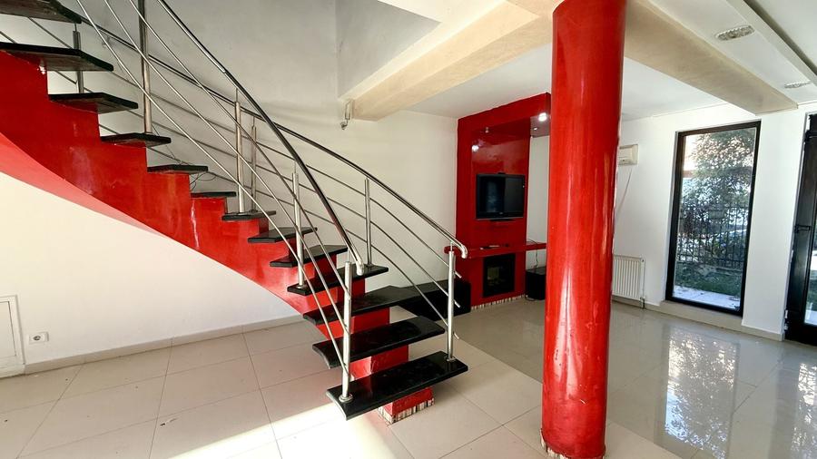 Duplex cu 5 camere cu Canalizare în Exterior Sud